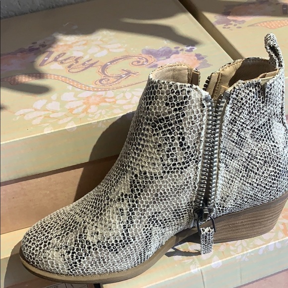 Very G Bootie - Picture 3 of 4